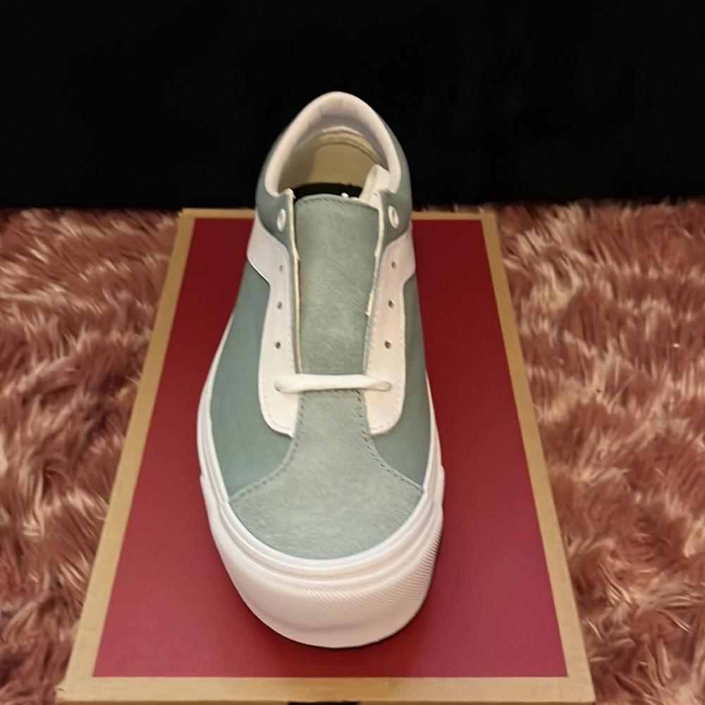 Vans - Picture 2 of 5